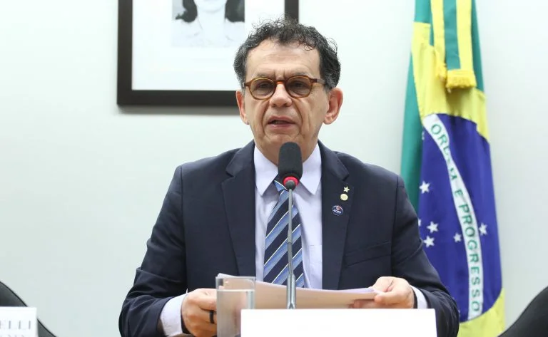 Comissão aprova projeto que transforma o Disque 100 em política de Estado