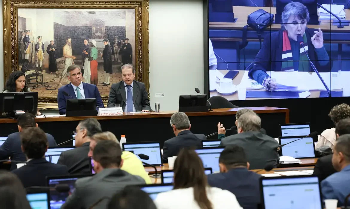 Datafolha: 8 em cada 10 brasileiros defendem redução da maioridade penal
