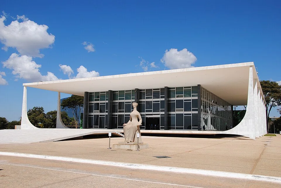 A crise chegou ao Supremo: Fachin redesenha limites enquanto caso Master expõe tensão no STF